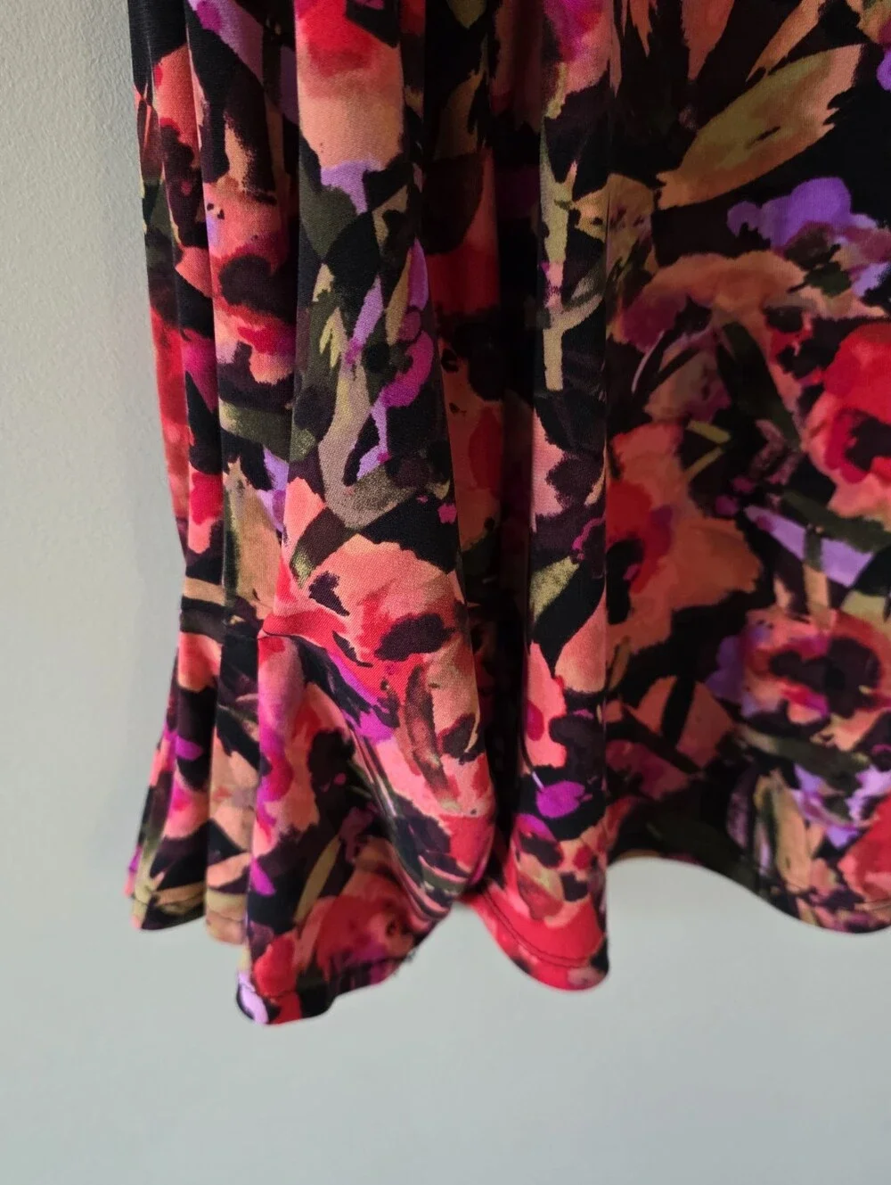 Laura XL Modern Contemporary Romantic Abstract Watercolour Floral Silky Knit Top - Picture 8 of 14